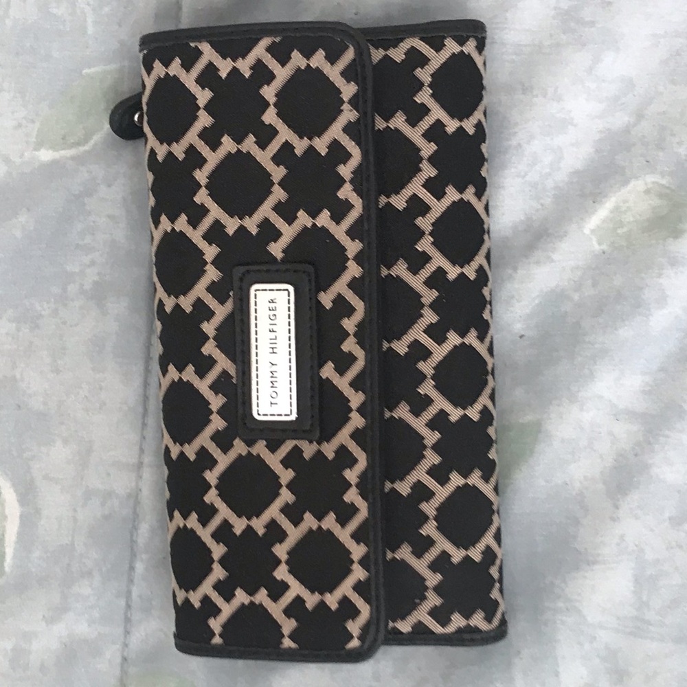 Tommy Hilfiger Trifold Wallet